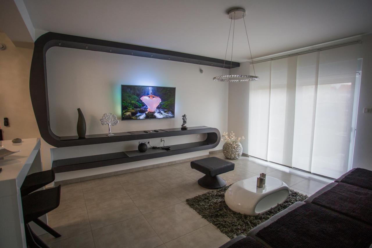 Apartment Plaza ----Wallbox 11Kw 16A ----- Private Spa- Jacuzzi, Infrared Sauna, Luxury Massage Chair, Parking, Entry With Pin 0 - 24H, Free Cancellation 24 Hours Before Check In Slavonski Brod Exteriör bild