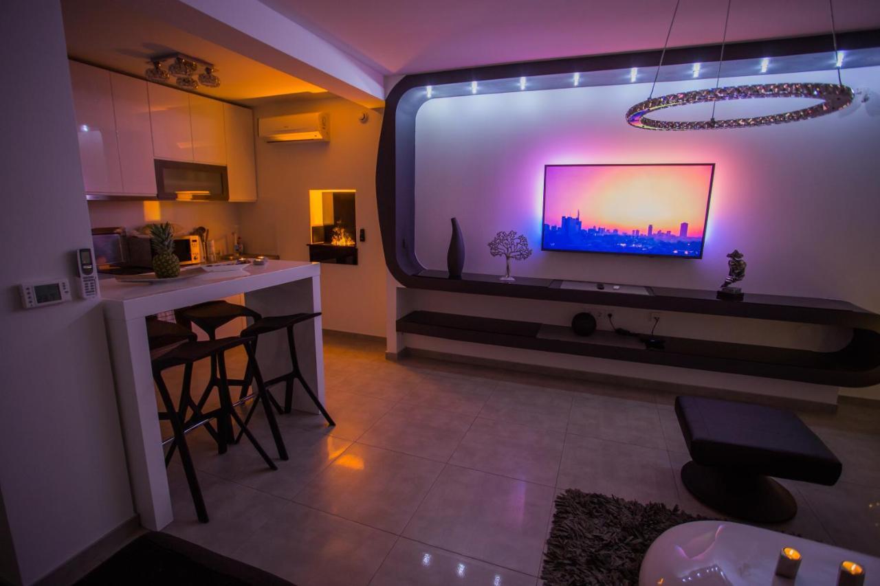 Apartment Plaza ----Wallbox 11Kw 16A ----- Private Spa- Jacuzzi, Infrared Sauna, Luxury Massage Chair, Parking, Entry With Pin 0 - 24H, Free Cancellation 24 Hours Before Check In Slavonski Brod Exteriör bild