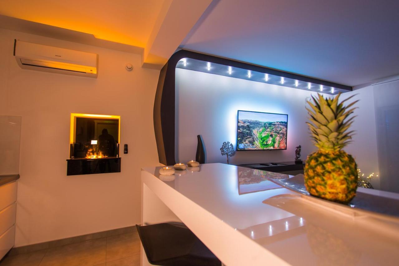 Apartment Plaza ----Wallbox 11Kw 16A ----- Private Spa- Jacuzzi, Infrared Sauna, Luxury Massage Chair, Parking, Entry With Pin 0 - 24H, Free Cancellation 24 Hours Before Check In Slavonski Brod Exteriör bild
