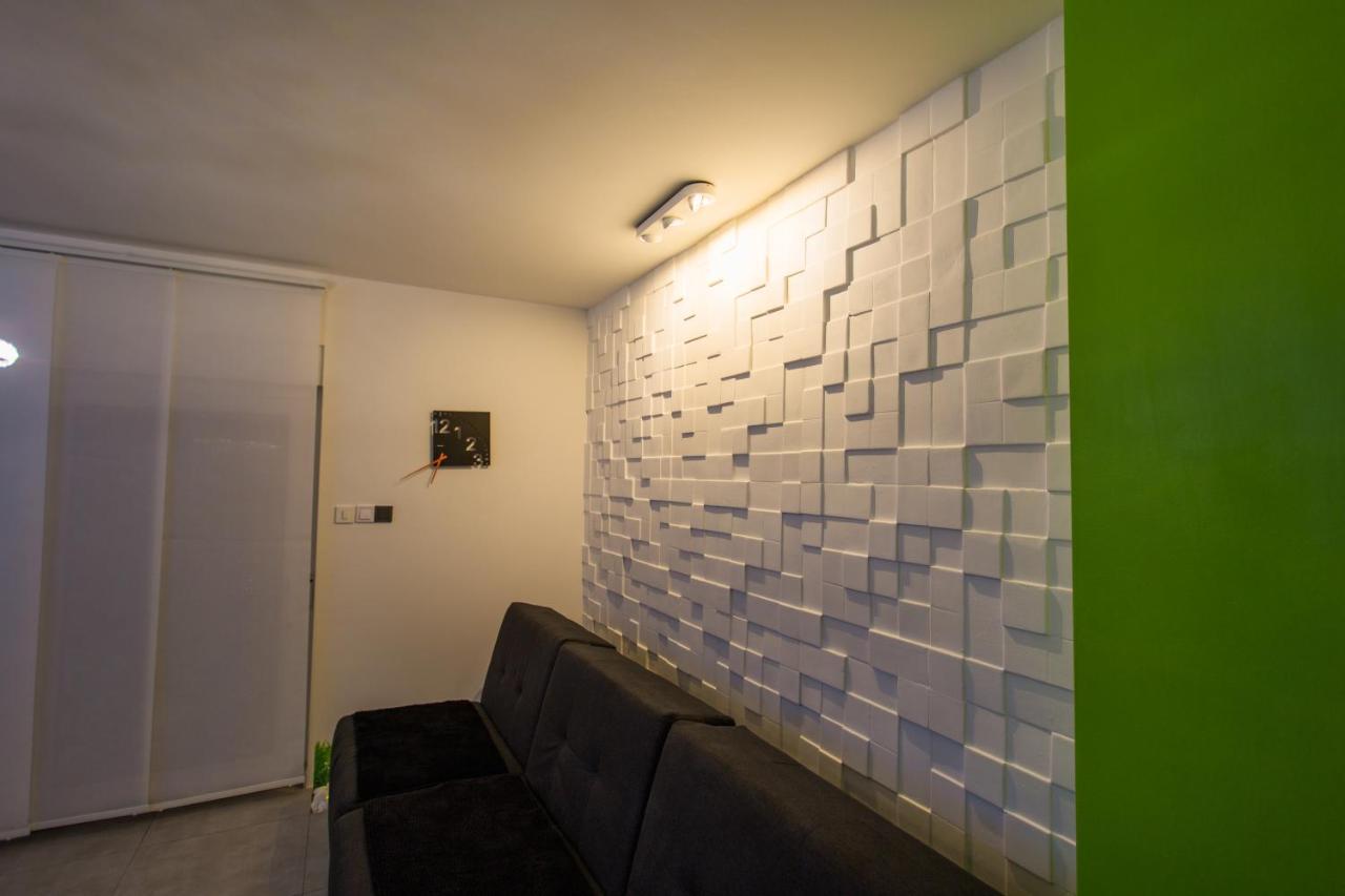 Apartment Plaza ----Wallbox 11Kw 16A ----- Private Spa- Jacuzzi, Infrared Sauna, Luxury Massage Chair, Parking, Entry With Pin 0 - 24H, Free Cancellation 24 Hours Before Check In Slavonski Brod Exteriör bild