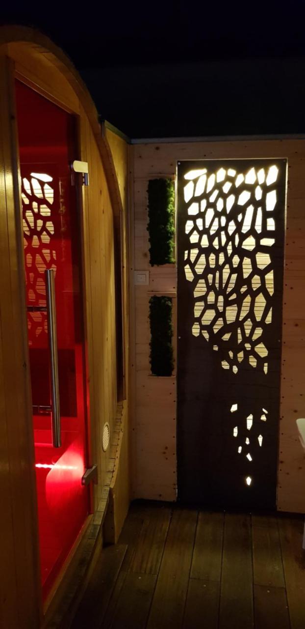 Apartment Plaza ----Wallbox 11Kw 16A ----- Private Spa- Jacuzzi, Infrared Sauna, Luxury Massage Chair, Parking, Entry With Pin 0 - 24H, Free Cancellation 24 Hours Before Check In Slavonski Brod Exteriör bild