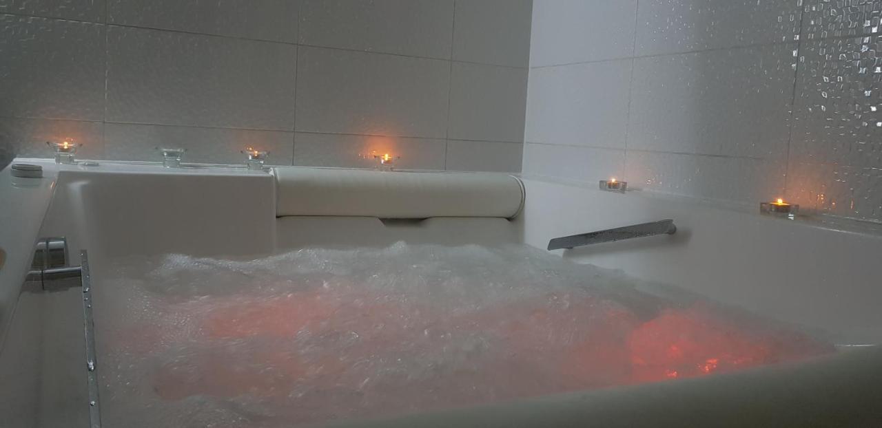 Apartment Plaza ----Wallbox 11Kw 16A ----- Private Spa- Jacuzzi, Infrared Sauna, Luxury Massage Chair, Parking, Entry With Pin 0 - 24H, Free Cancellation 24 Hours Before Check In Slavonski Brod Exteriör bild