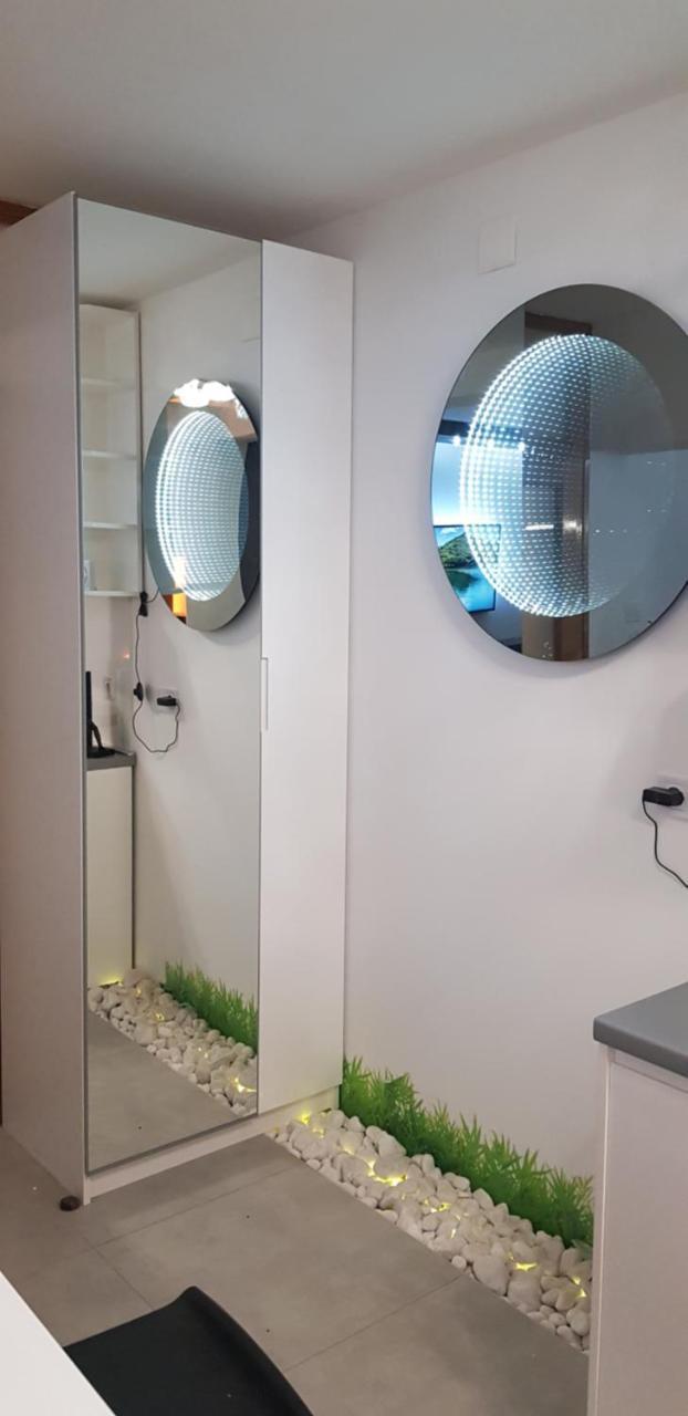 Apartment Plaza ----Wallbox 11Kw 16A ----- Private Spa- Jacuzzi, Infrared Sauna, Luxury Massage Chair, Parking, Entry With Pin 0 - 24H, Free Cancellation 24 Hours Before Check In Slavonski Brod Exteriör bild