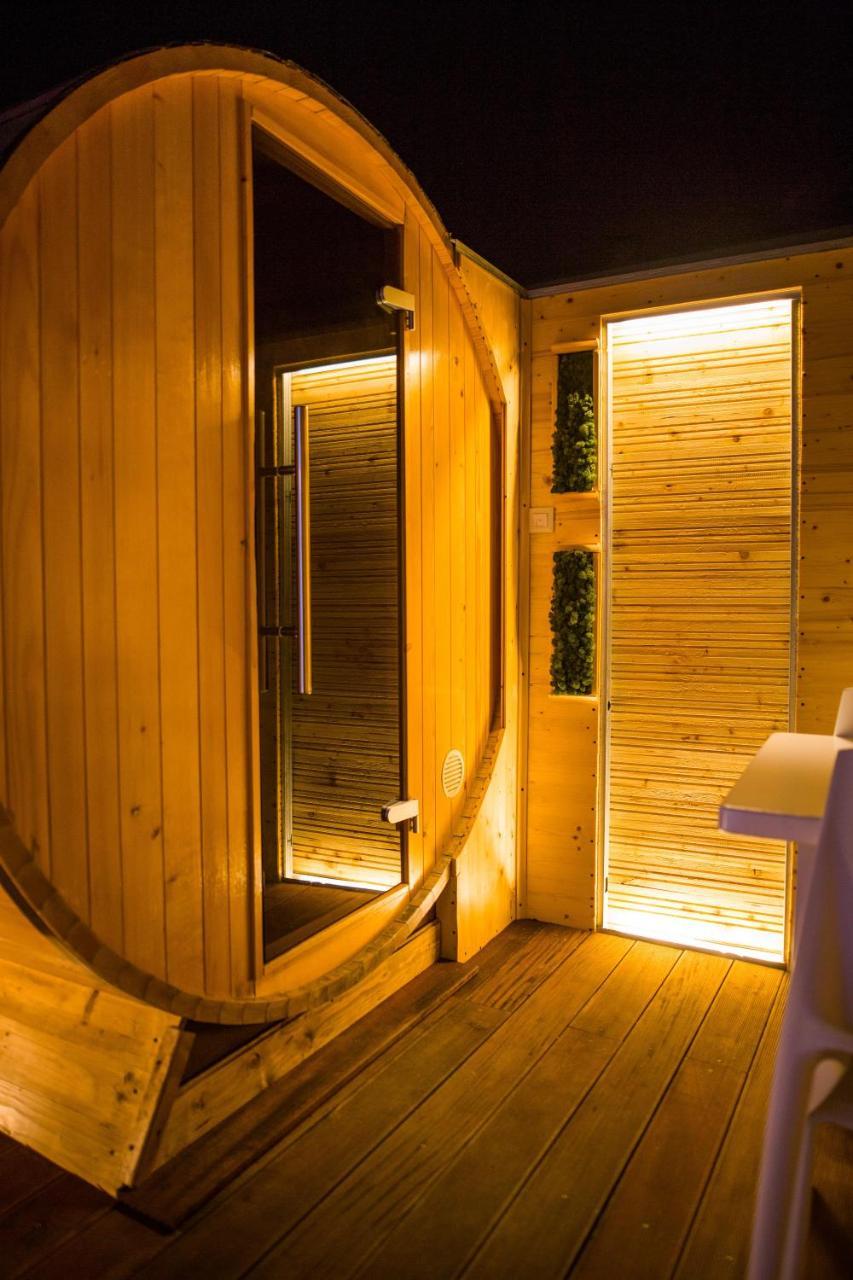 Apartment Plaza ----Wallbox 11Kw 16A ----- Private Spa- Jacuzzi, Infrared Sauna, Luxury Massage Chair, Parking, Entry With Pin 0 - 24H, Free Cancellation 24 Hours Before Check In Slavonski Brod Exteriör bild