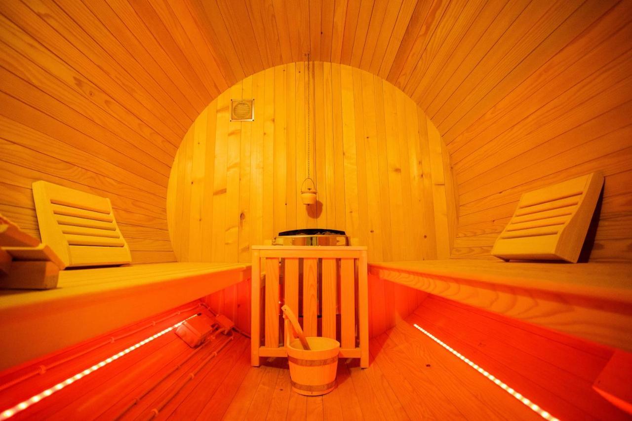 Apartment Plaza ----Wallbox 11Kw 16A ----- Private Spa- Jacuzzi, Infrared Sauna, Luxury Massage Chair, Parking, Entry With Pin 0 - 24H, Free Cancellation 24 Hours Before Check In Slavonski Brod Exteriör bild