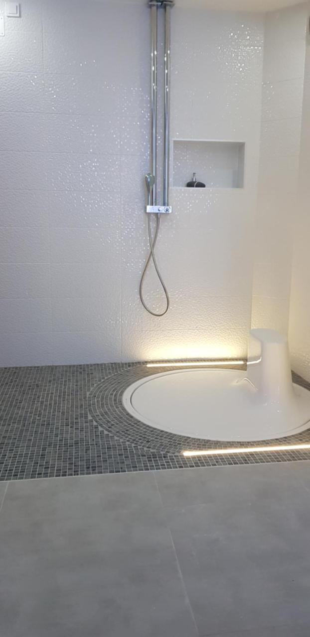 Apartment Plaza ----Wallbox 11Kw 16A ----- Private Spa- Jacuzzi, Infrared Sauna, Luxury Massage Chair, Parking, Entry With Pin 0 - 24H, Free Cancellation 24 Hours Before Check In Slavonski Brod Exteriör bild
