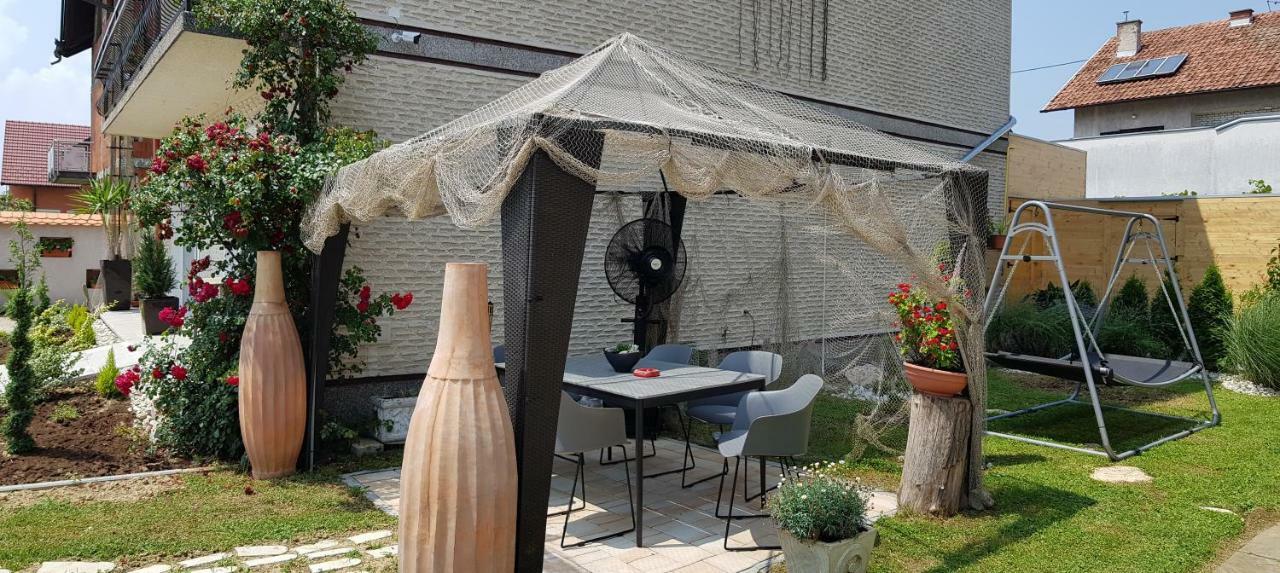 Apartment Plaza ----Wallbox 11Kw 16A ----- Private Spa- Jacuzzi, Infrared Sauna, Luxury Massage Chair, Parking, Entry With Pin 0 - 24H, Free Cancellation 24 Hours Before Check In Slavonski Brod Exteriör bild