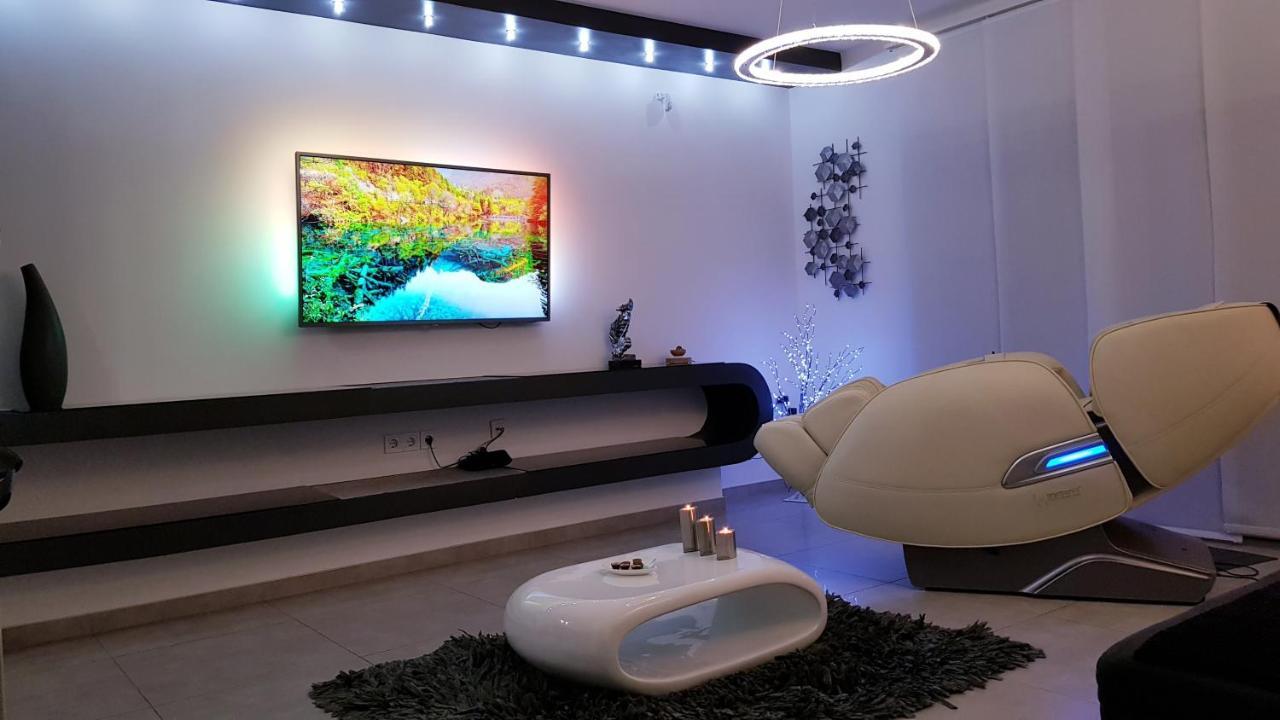 Apartment Plaza ----Wallbox 11Kw 16A ----- Private Spa- Jacuzzi, Infrared Sauna, Luxury Massage Chair, Parking, Entry With Pin 0 - 24H, Free Cancellation 24 Hours Before Check In Slavonski Brod Exteriör bild