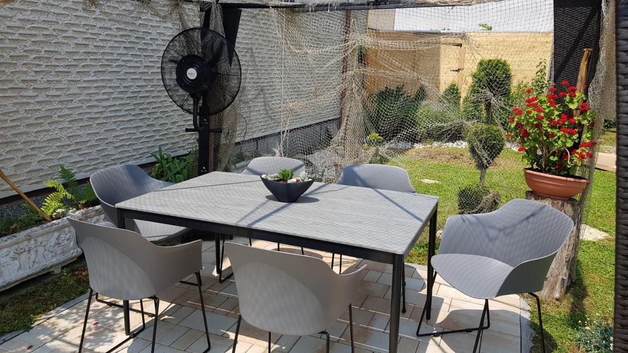 Apartment Plaza ----Wallbox 11Kw 16A ----- Private Spa- Jacuzzi, Infrared Sauna, Luxury Massage Chair, Parking, Entry With Pin 0 - 24H, Free Cancellation 24 Hours Before Check In Slavonski Brod Exteriör bild